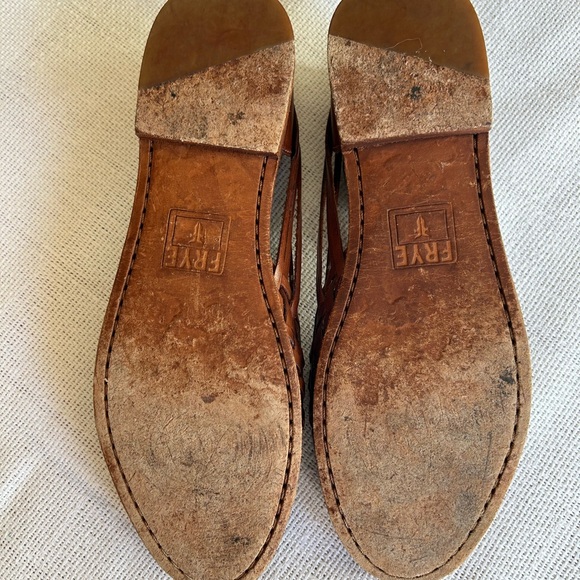 Frye huaraches. Size 7 made in Mexico. Beautifully made. Lightly worn - Picture 2 of 3